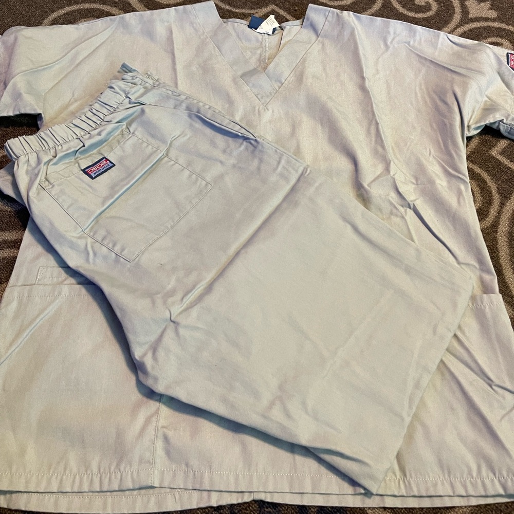 Scrub set